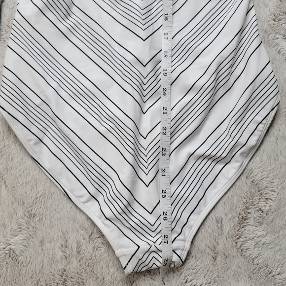 Athleta Chevron High Leg White One Piece Swimsuit NWT Size 34B/C - Picture 13 of 14